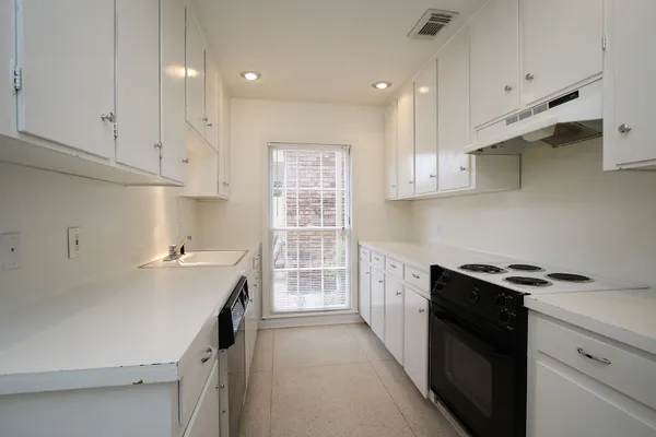 $1,750 | 1731 Commonwealth Street, Houston, TX 77006