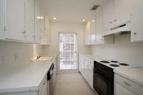 $1,750 | 1731 Commonwealth Street, Houston, TX 77006