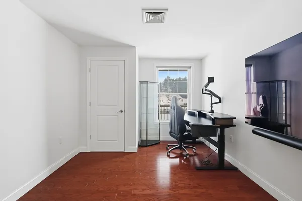 $3,100 | 855 Main Street, Unit 210, Woburn, MA 01801