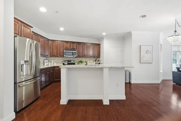 $3,100 | 855 Main Street, Unit 210, Woburn, MA 01801