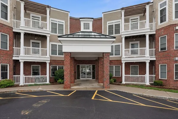 $3,100 | 855 Main Street, Unit 210, Woburn, MA 01801