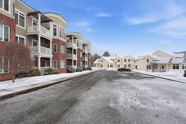 $3,100 | 855 Main Street, Unit 210, Woburn, MA 01801