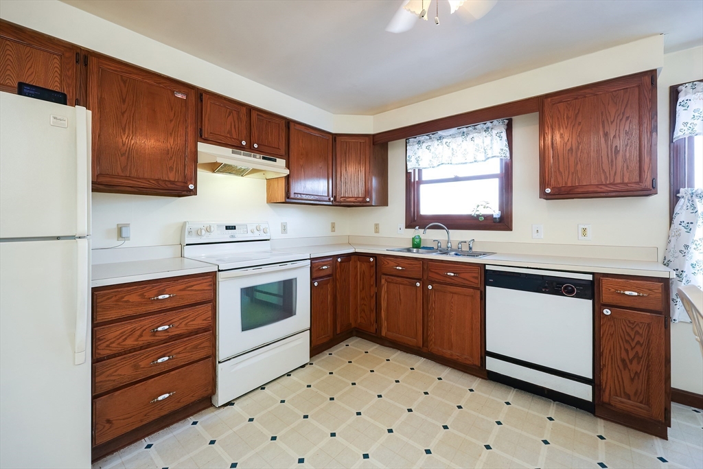 17 Bixby Road, Unit 4 Spencer, MA 01562 - Photo 3 of 27 Gallery Image 3