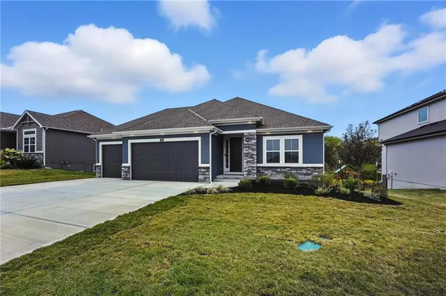 $674,900 | 10504 North Mulberry Street, Kansas City, MO 64155