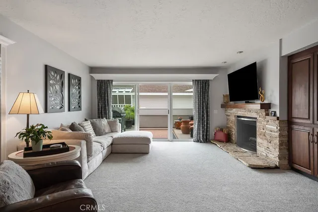 $2,670,000 | 994 Bayside Cove, Unit 611, Newport Beach, CA 92660