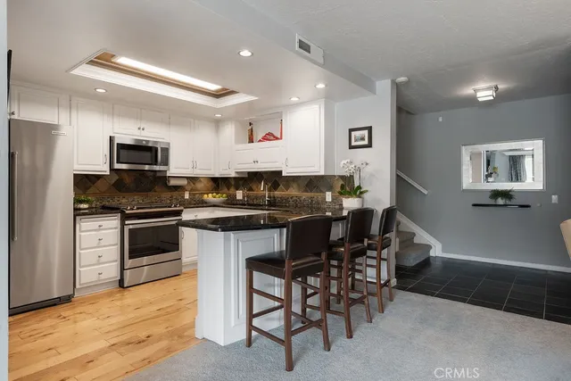 $2,670,000 | 994 Bayside Cove, Unit 611, Newport Beach, CA 92660