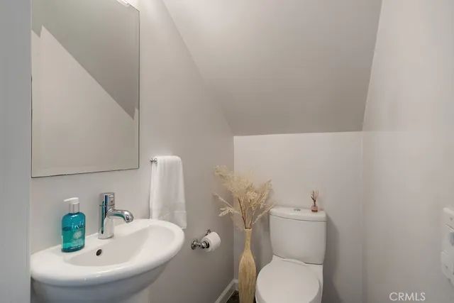 $2,670,000 | 994 Bayside Cove, Unit 611, Newport Beach, CA 92660