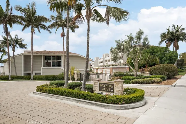 $2,670,000 | 994 Bayside Cove, Unit 611, Newport Beach, CA 92660