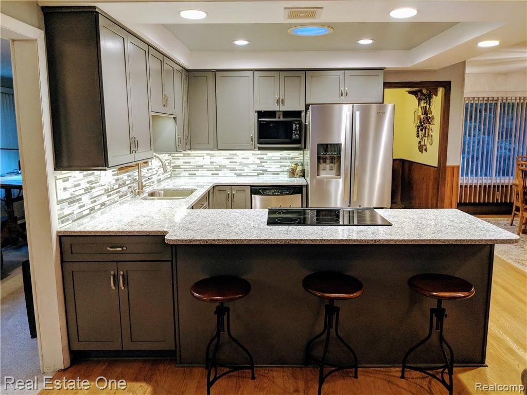 1249 Green Ridge Road Rochester Hills, MI 48309 - Photo 13 of 38