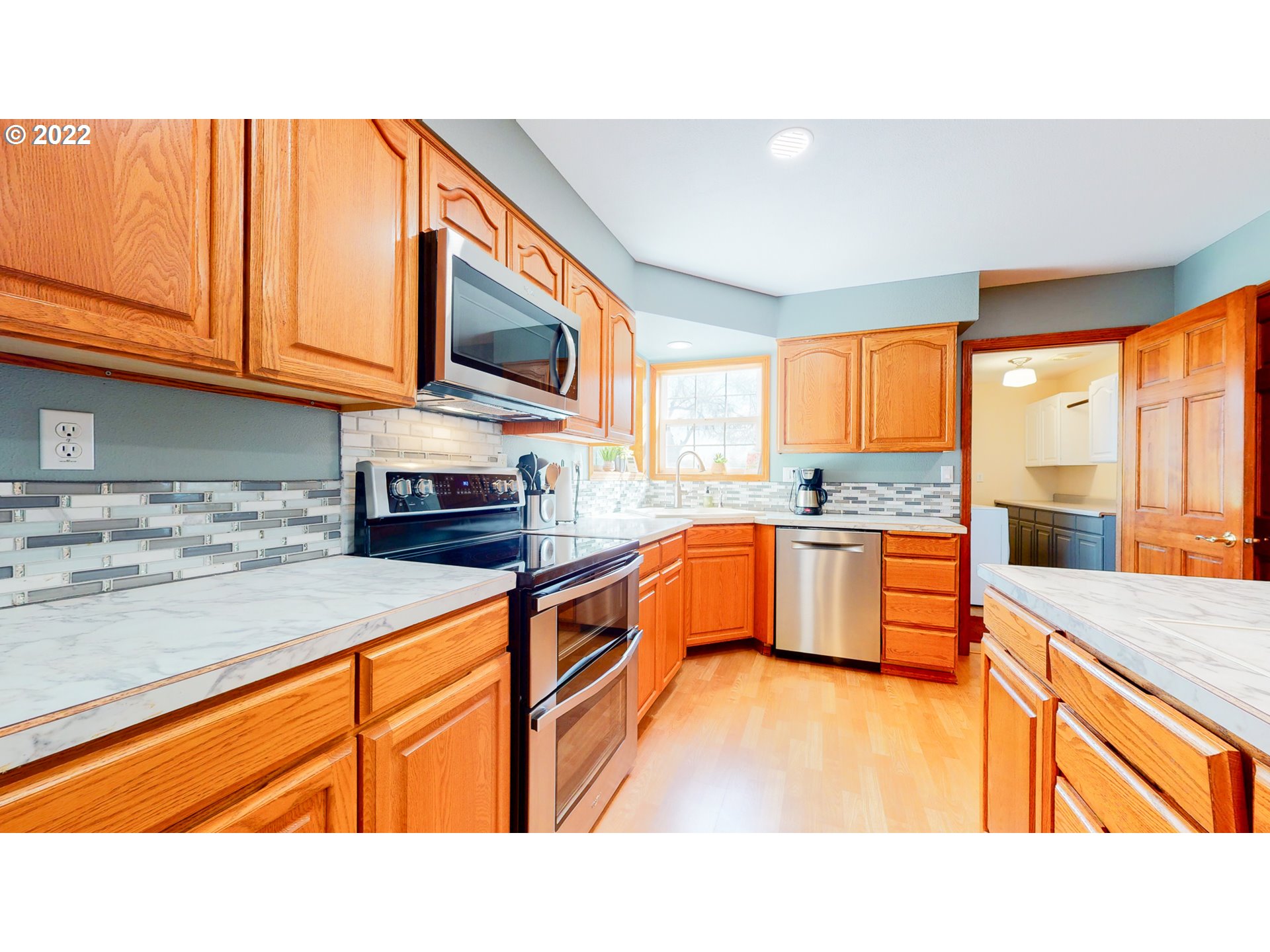 32902 Baxter Road Hermiston, OR 97838 - Photo 11 of 30 a kitchen with stainless steel appliances granite countertop a stove a sink and a microwave