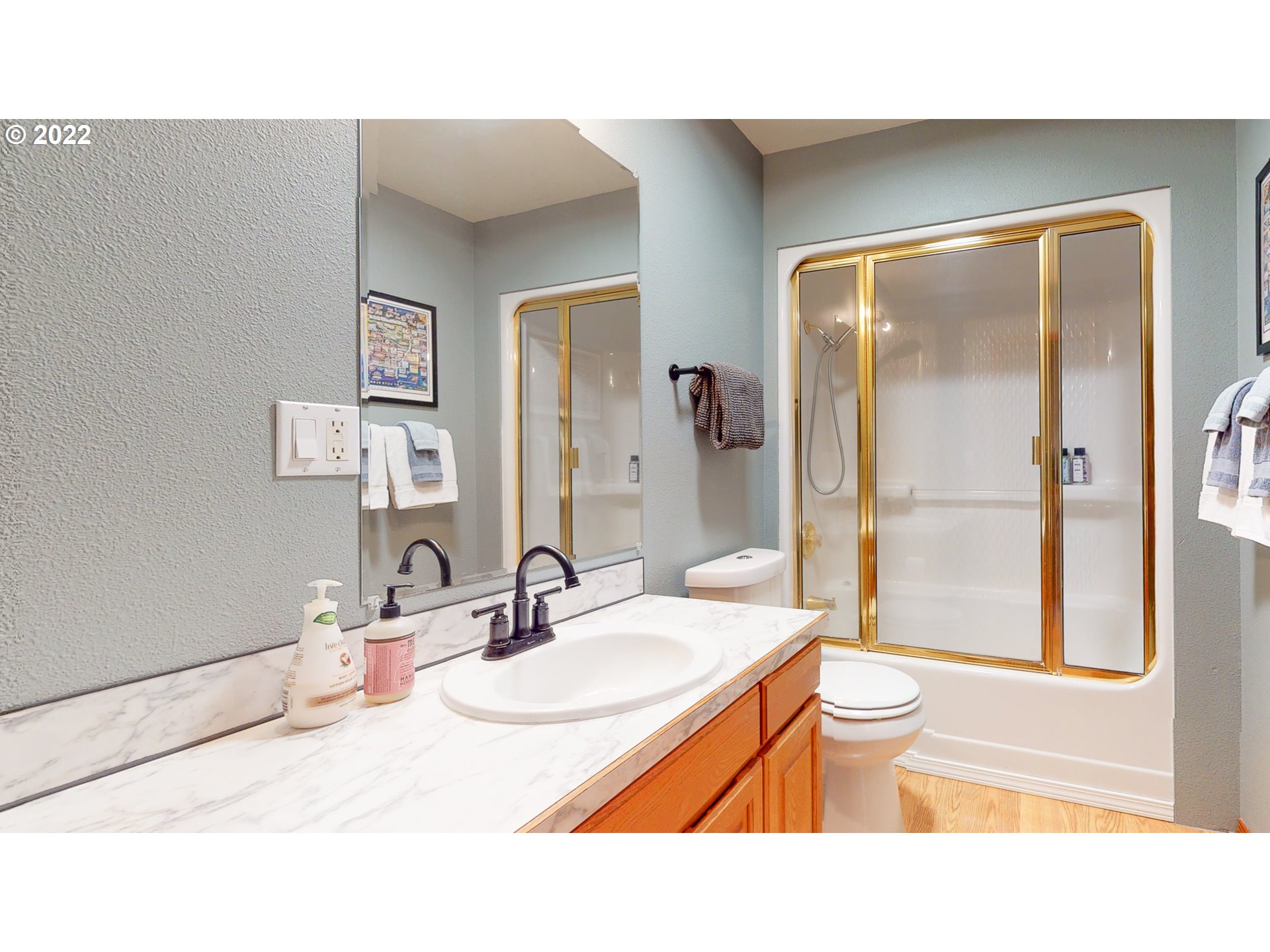 32902 Baxter Road Hermiston, OR 97838 - Photo 17 of 30 a bathroom with a sink toilet and shower