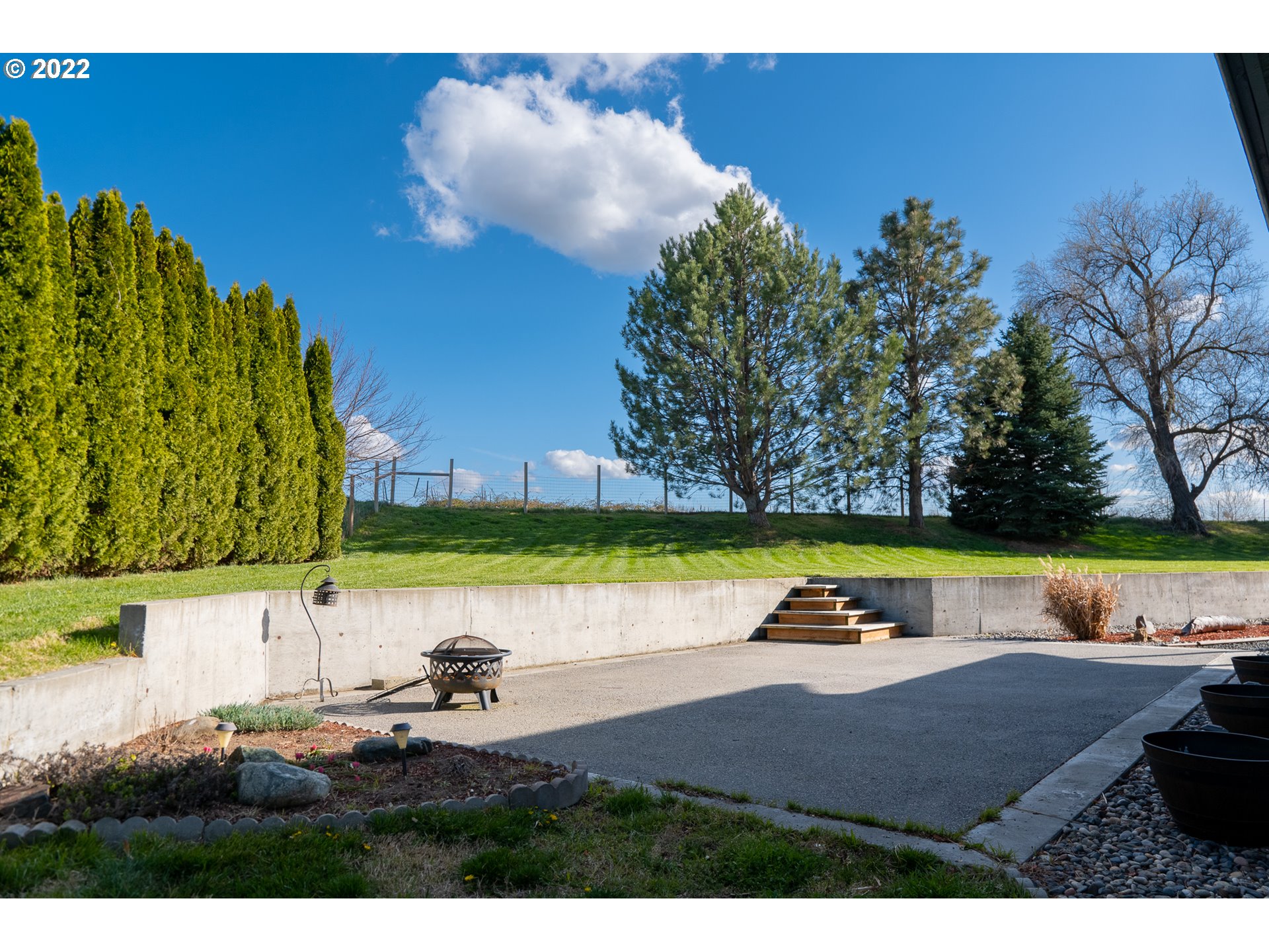 32902 Baxter Road Hermiston, OR 97838 - Photo 23 of 30 a view of a lake with a yard
