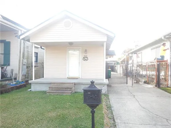 $1,195 | 420 Fairmont Street, Harvey, LA 70058