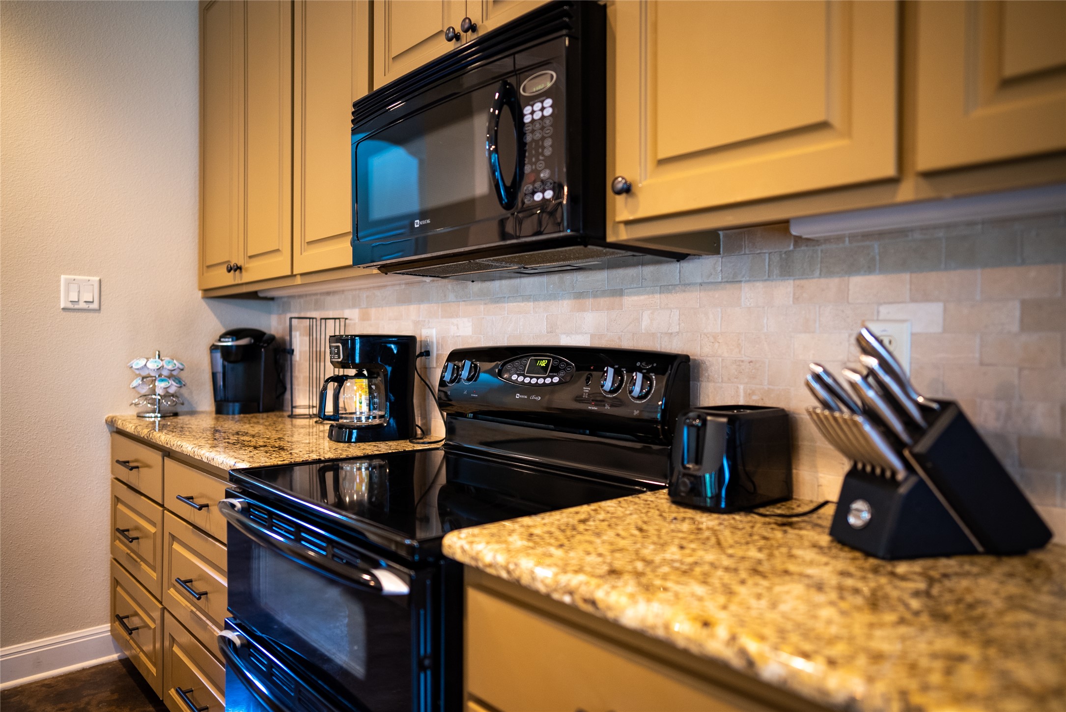 1035 Timber Elm Seguin, TX 78155 - Photo 11 of 35 Matching appliances featuring a dual oven.