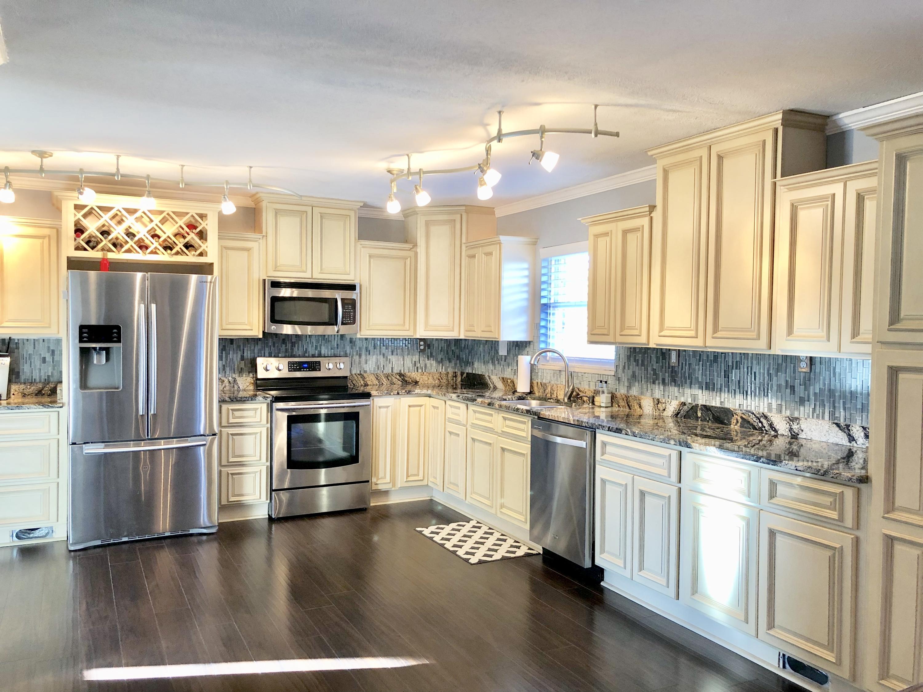 320 Highfield Road Knoxville, TN 37923 - Photo 9 of 29 STUNNING KITCHEN
