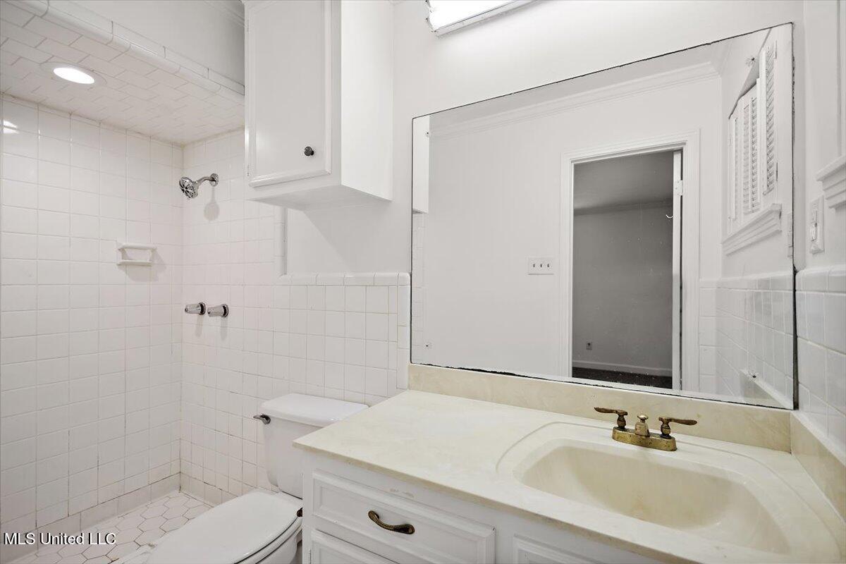 5807 South Pear Orchard Road Jackson, MS 39211 - Photo 19 of 26 19-HTP250816YY7GE-MasterBathroom1-PHOTO-