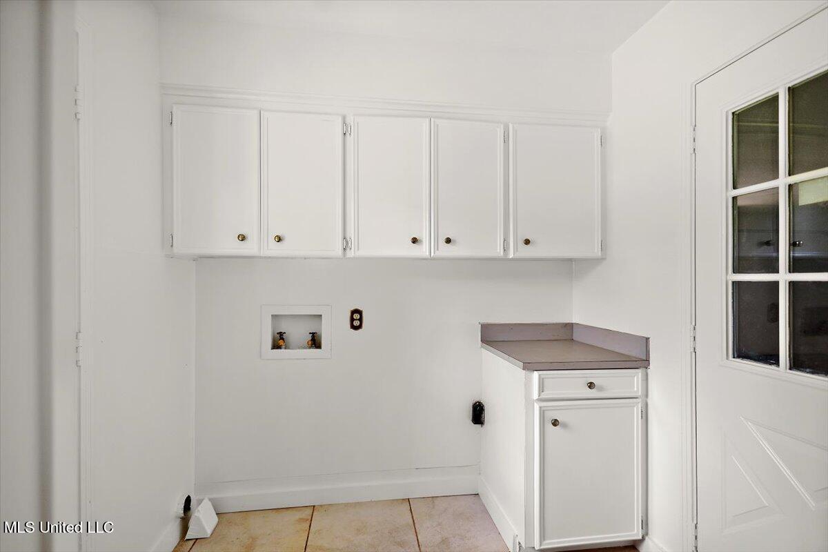 5807 South Pear Orchard Road Jackson, MS 39211 - Photo 21 of 26 21-HTP250816YY7GE-LaundryRoom-PHOTO-2