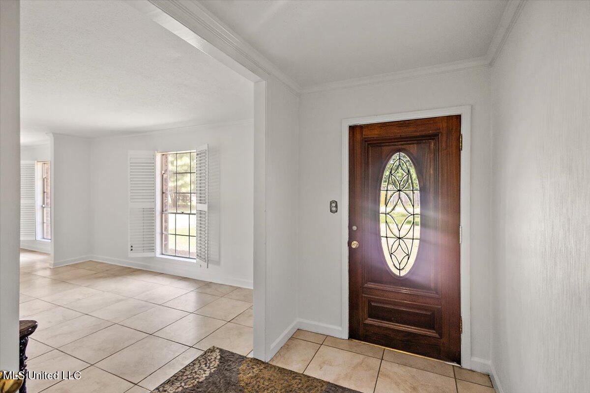 5807 South Pear Orchard Road Jackson, MS 39211 - Photo 5 of 26 05-HTP250816YY7GE-FoyerEntryWay-PHOTO-2