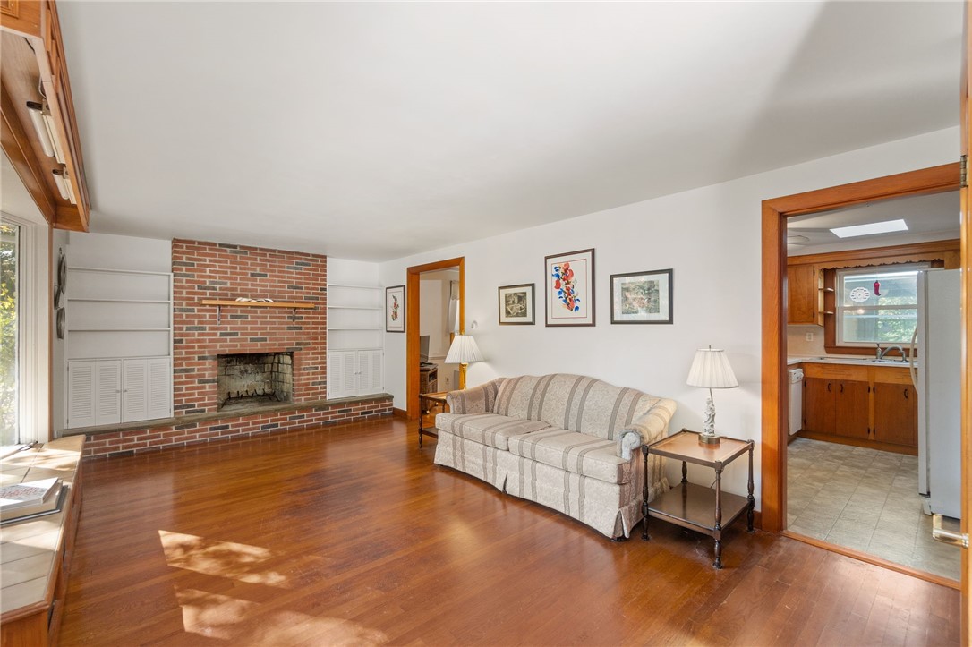 103 Angell Road Lincoln, RI 02865 - Photo 3 of 40 Gallery Image 3