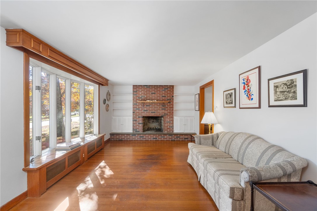103 Angell Road Lincoln, RI 02865 - Photo 4 of 40 Gallery Image 4
