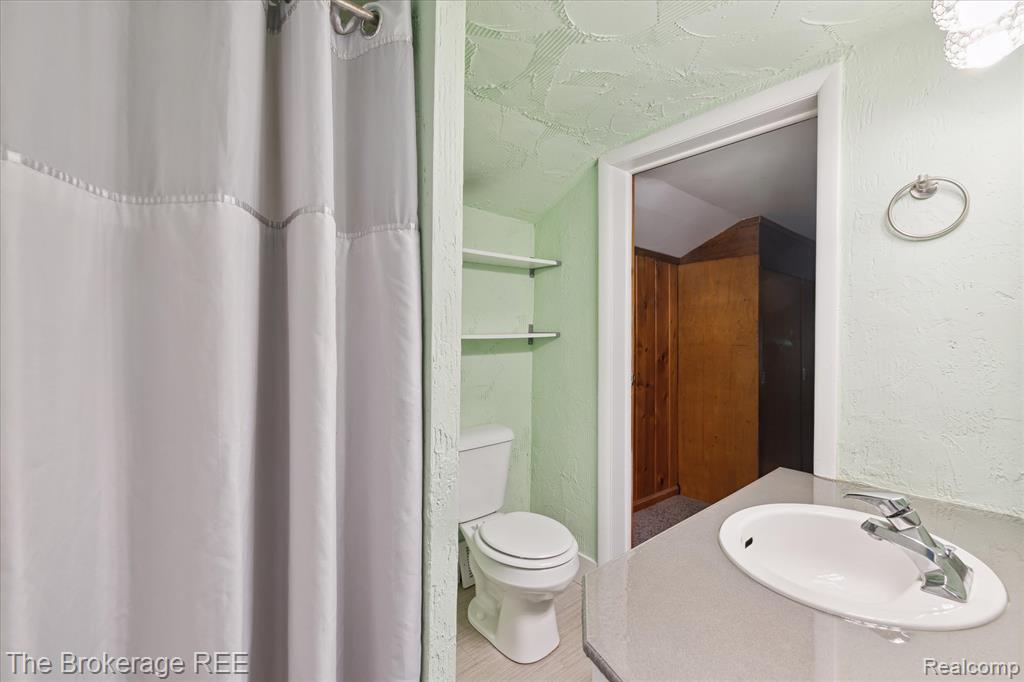 8809 Sashabaw Road Clarkston, MI 48348 - Photo 29 of 44