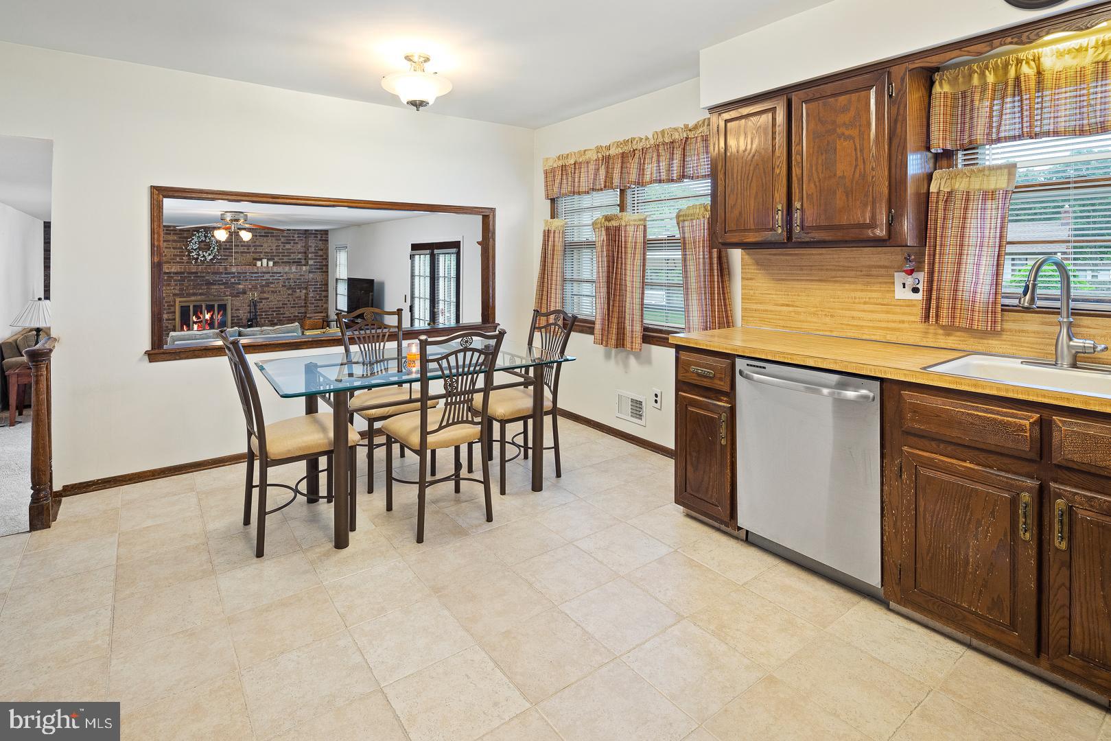 19 Baggaley Road Hamilton, NJ 08690 - Photo 4 of 24
