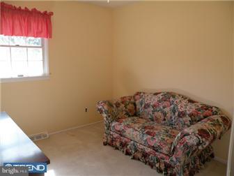711 Claire Road Warminster, PA 18974 - Photo 4 of 12 Gallery Image 4
