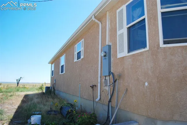 a house view with a backyard space