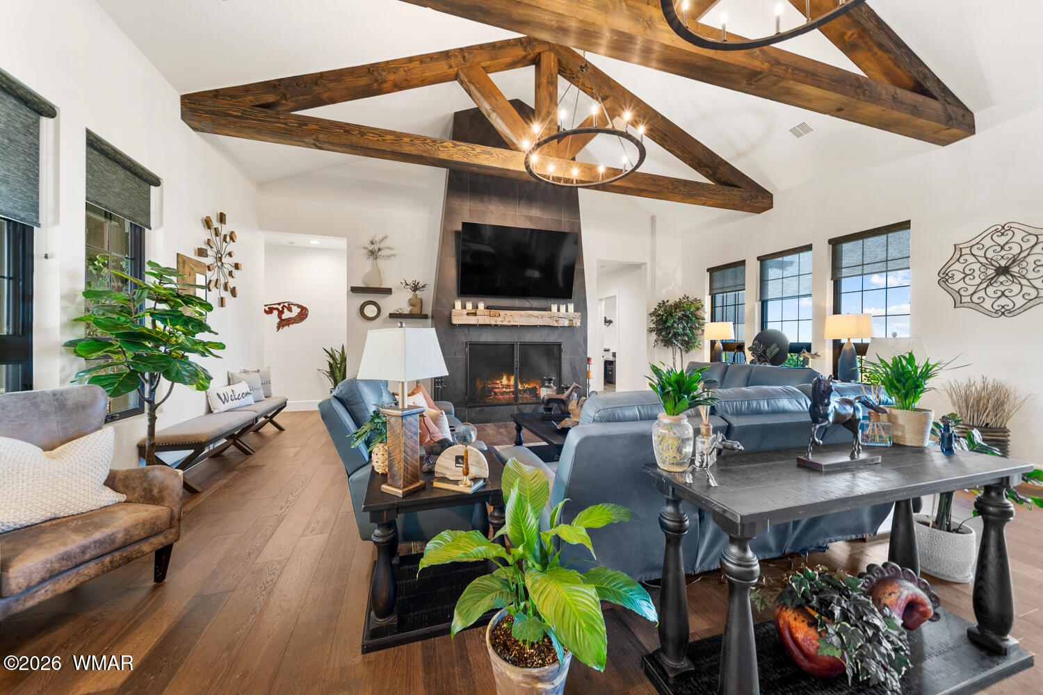 512 Fieldy Road Show Low, AZ 85901 - Photo 18 of 128 Show- Stopping Great Room