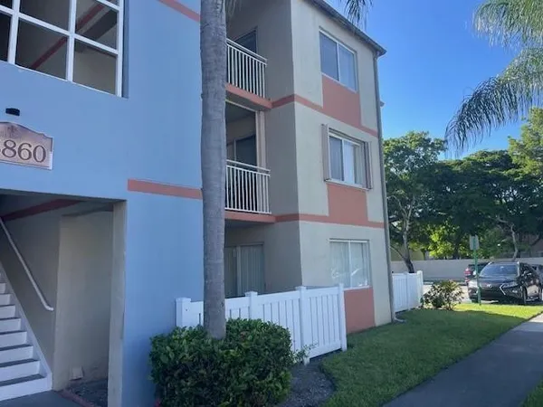 $2,400 | 18860 Northwest 57th Avenue, Unit 106, Hialeah, FL 33015
