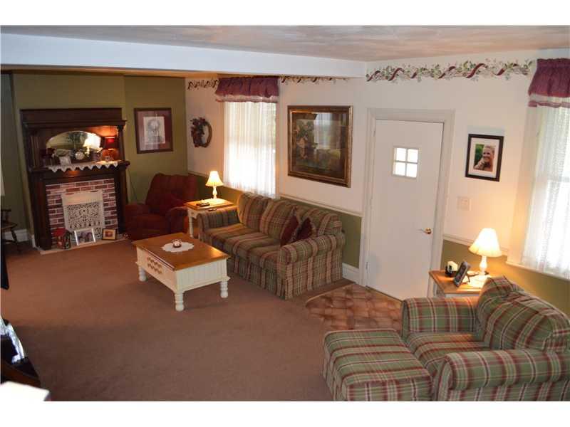 51 Old Mill Road Freeport, PA 16229 - Photo 12 of 25 Living Room.