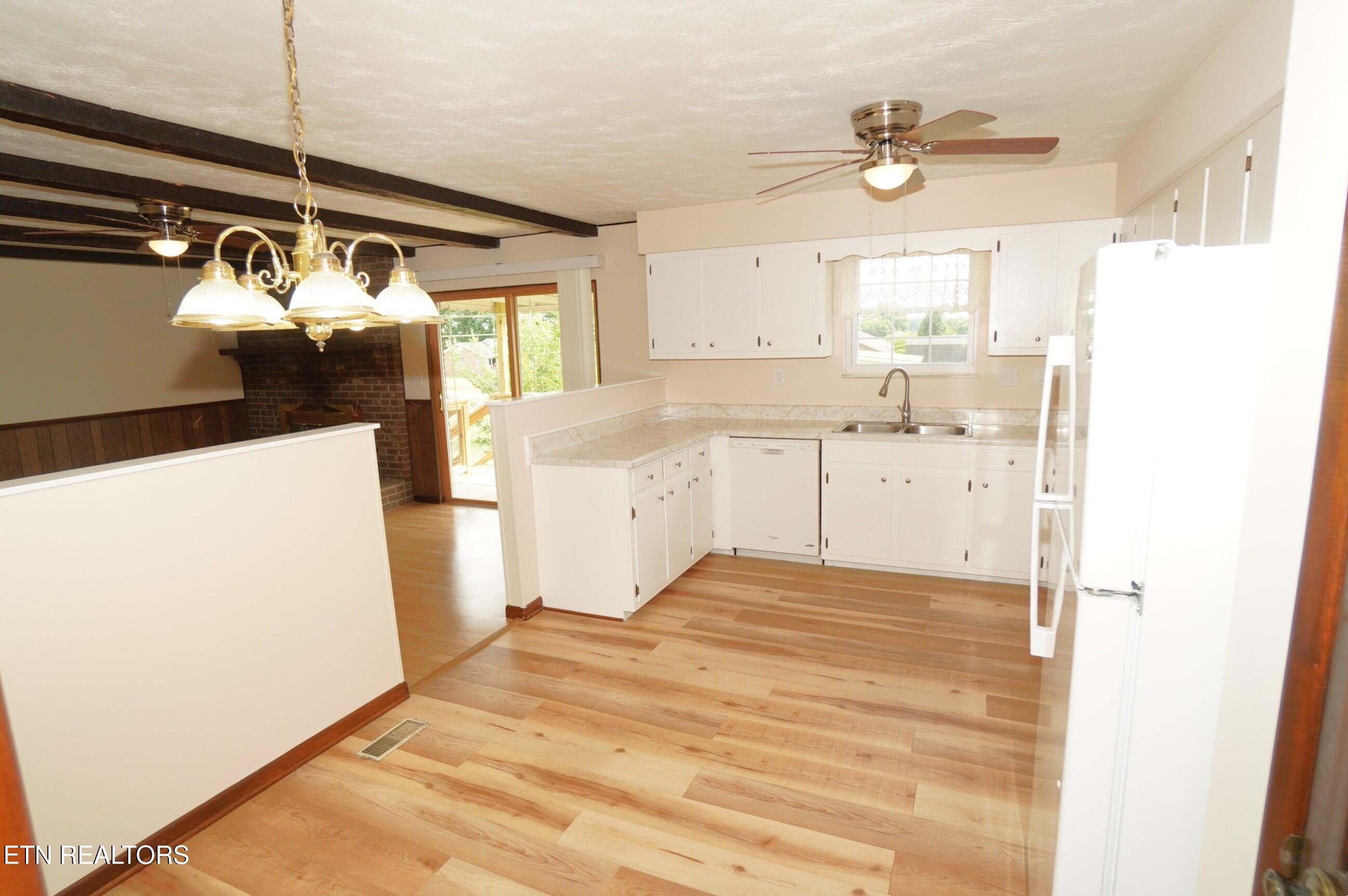 633 Shaver Drive Talbott, TN 37877 - Photo 4 of 43 interior updated (9)