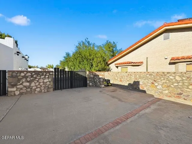 $495,000 | 411 Rio Estancia Drive, El Paso, TX 79932