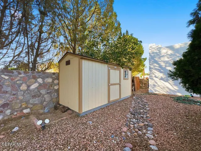 $495,000 | 411 Rio Estancia Drive, El Paso, TX 79932