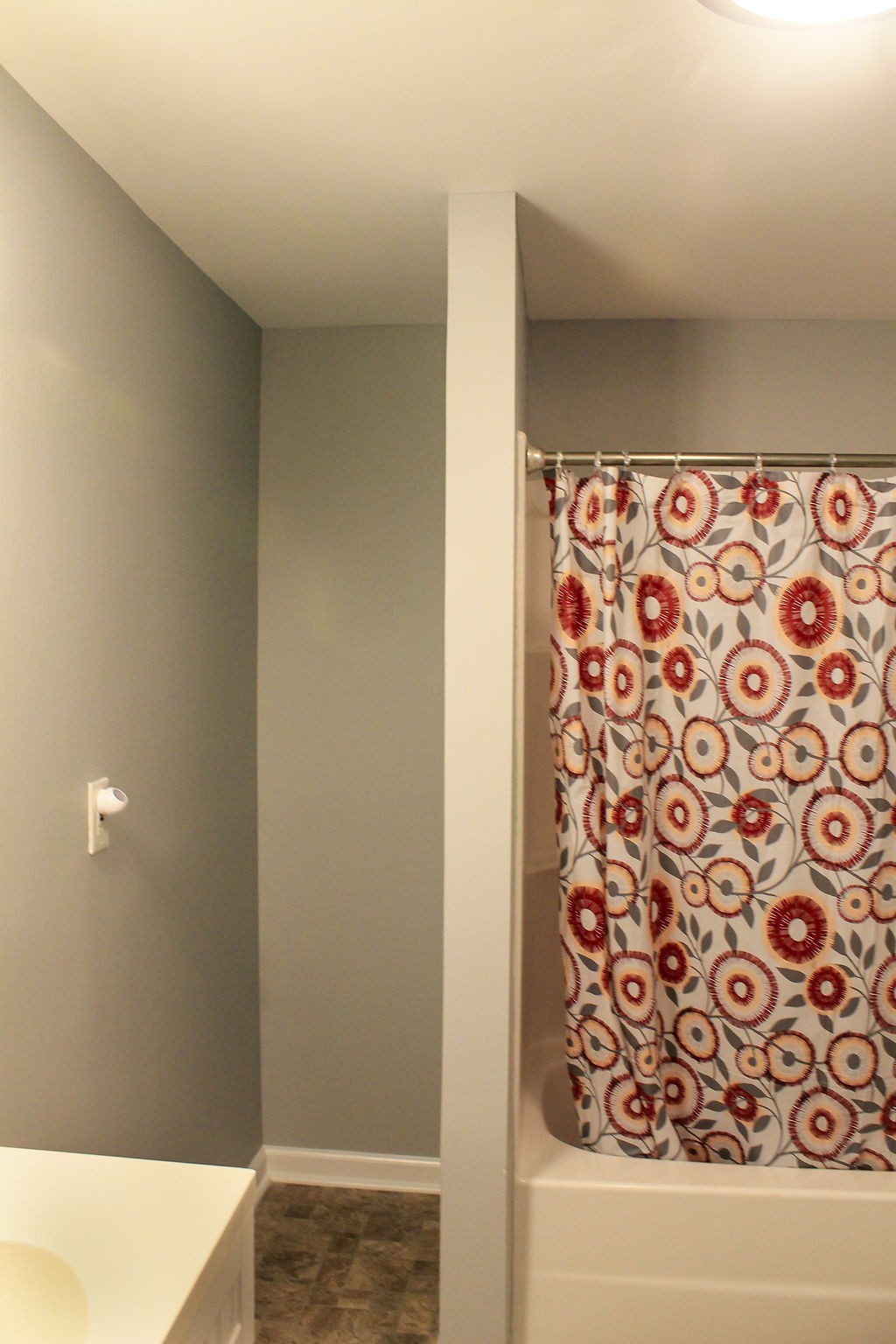288 Clubbs Road Portland, TN 37148 - Photo 38 of 48 a bathroom with a bathtub and shower