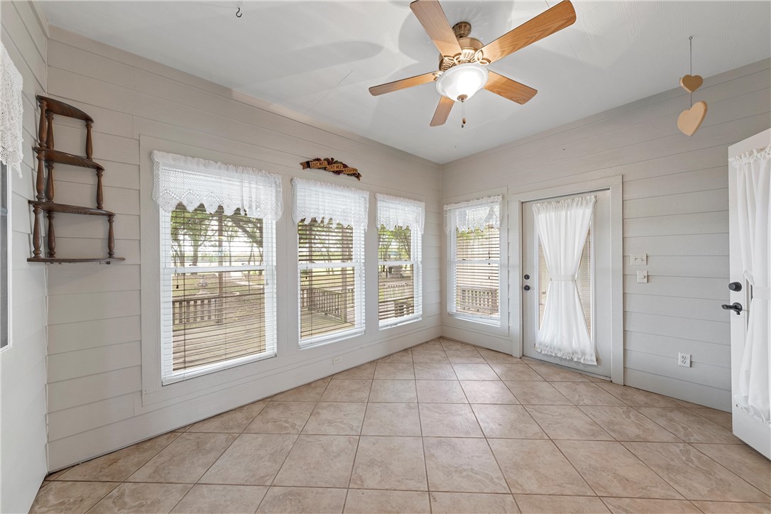 113 Cr 453 Road Troy, TX 76579 - Photo 27 of 41 a view of an empty room with a window