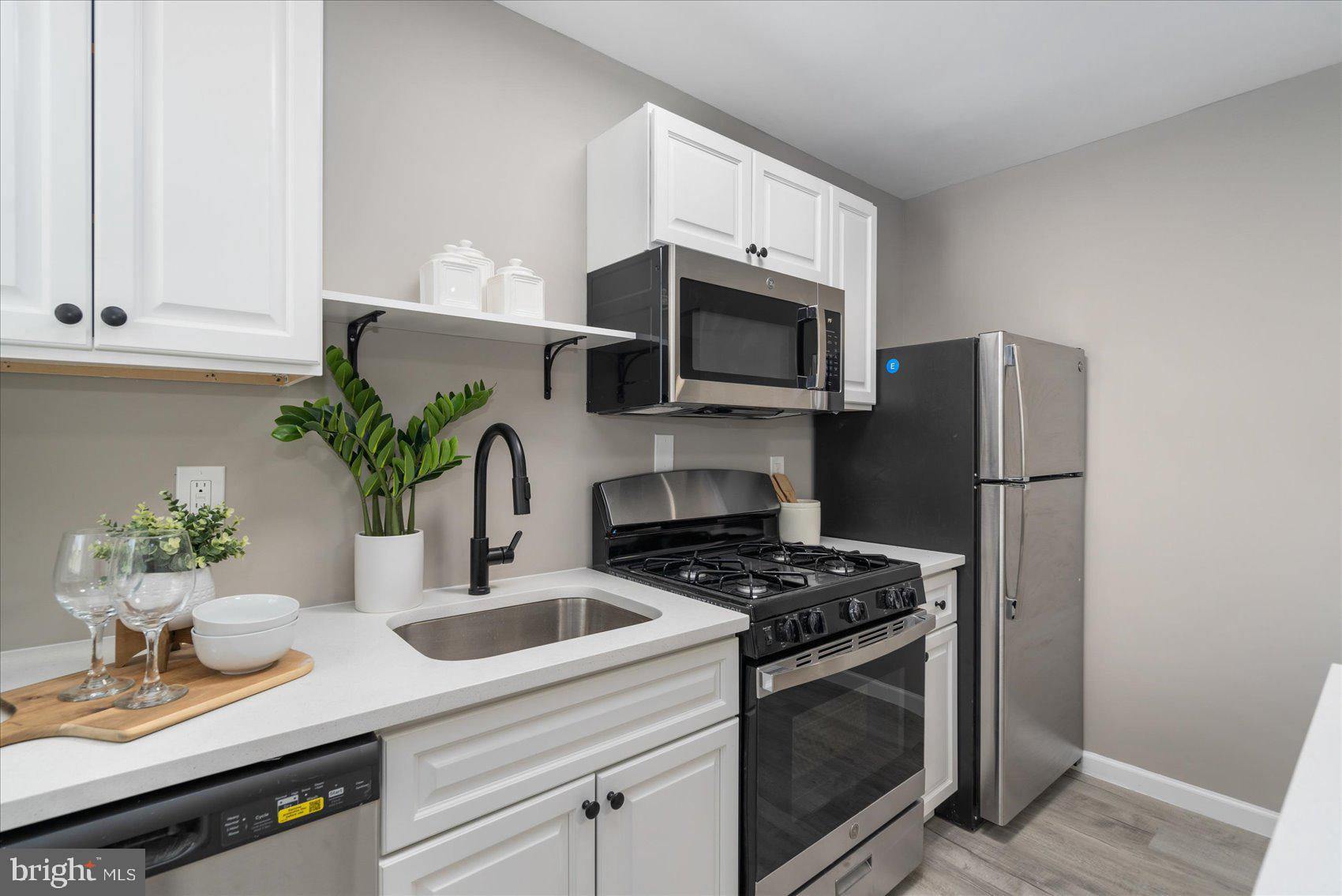 514 Meadow Road Baltimore, MD 21206 - Photo 15 of 32 Kitchen With SS Appliances