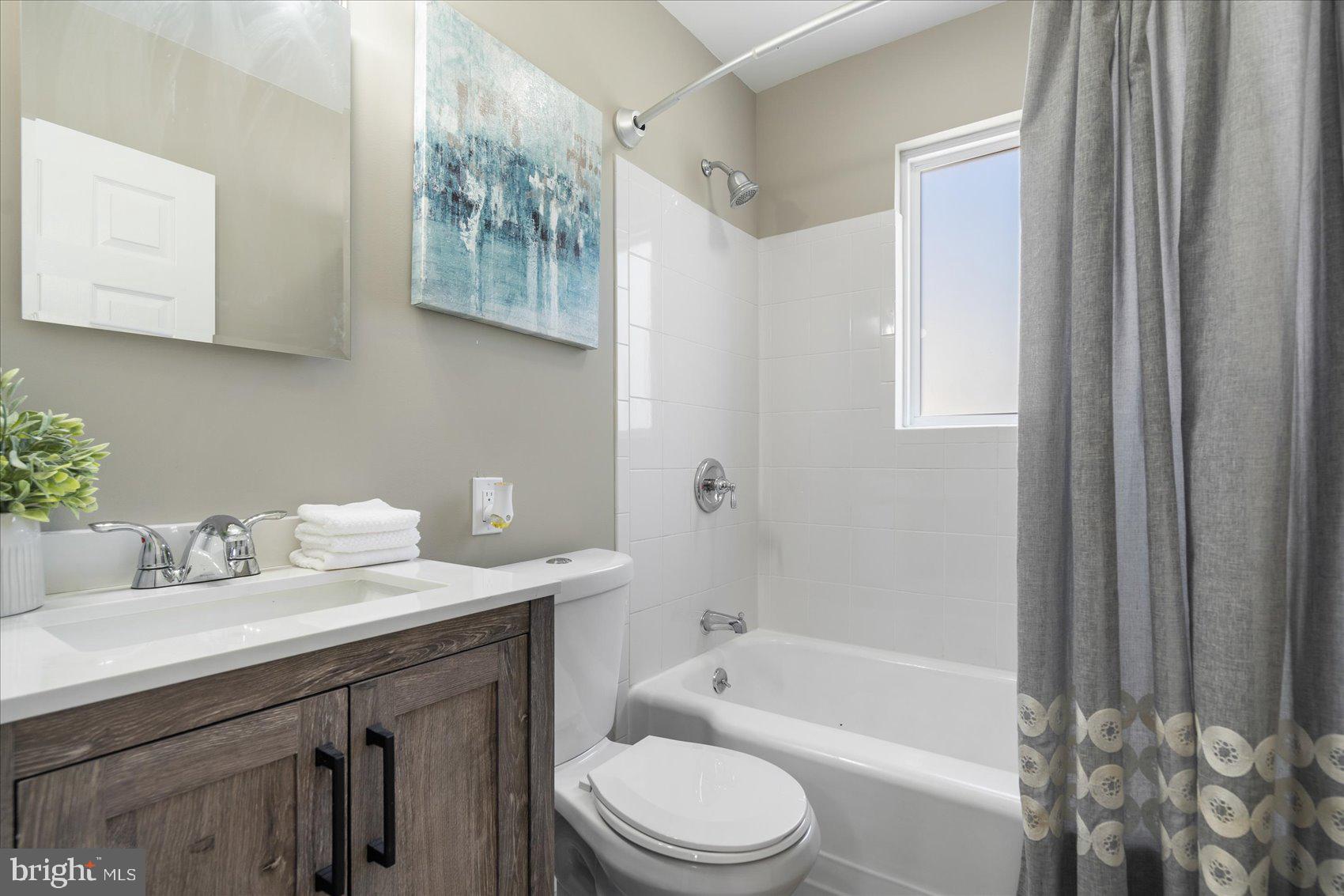 514 Meadow Road Baltimore, MD 21206 - Photo 23 of 32 Full Bathroom