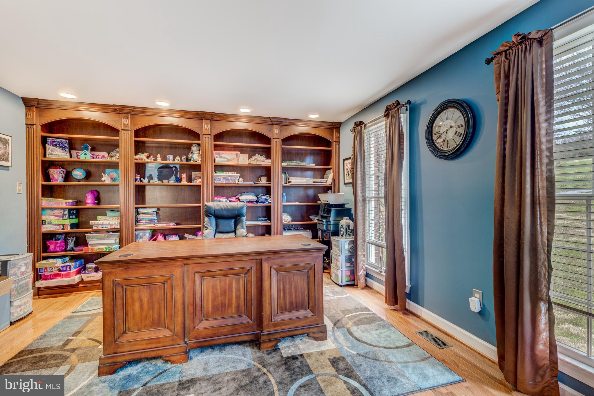 6113 Yorktown Road Mount Airy, MD 21771 - Photo 21 of 59 Huge office on main level with built ins