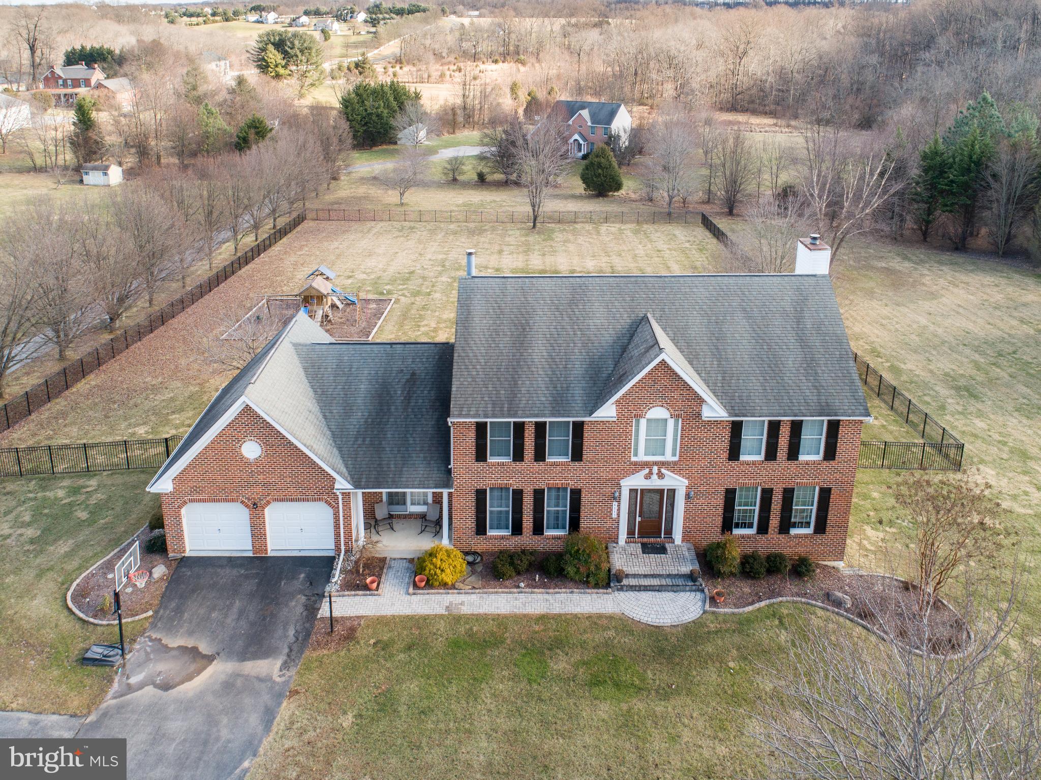 6113 Yorktown Road Mount Airy, MD 21771 - Photo 5 of 59 Attached 2 car garage