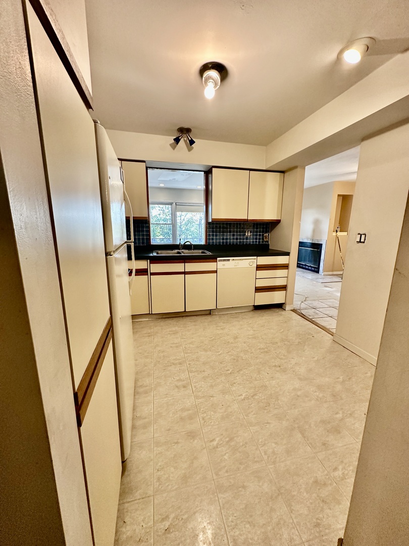 9630 West Higgins Road, Unit 3A Rosemont, IL 60018 - Photo 8 of 15