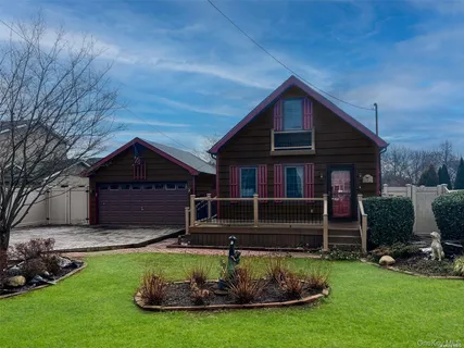 $615,000 | 9 Reinhart Court, Melville, NY 11747