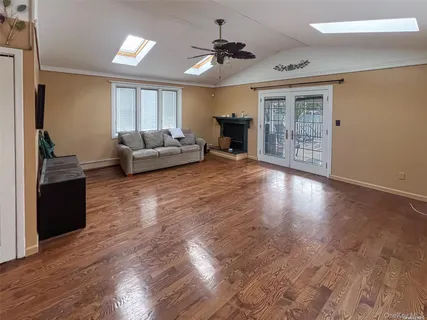 $615,000 | 9 Reinhart Court, Melville, NY 11747