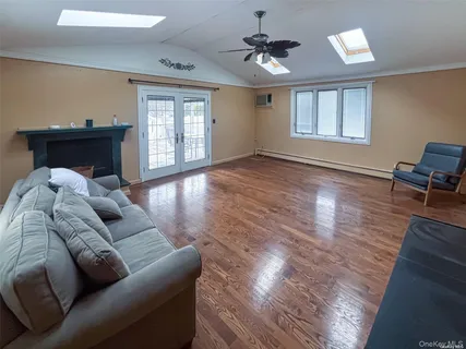 $615,000 | 9 Reinhart Court, Melville, NY 11747