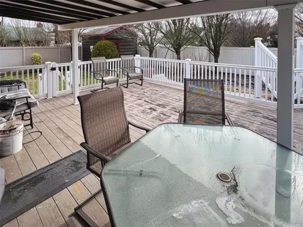 $615,000 | 9 Reinhart Court, Melville, NY 11747