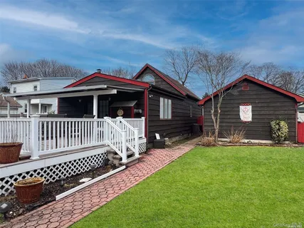 $615,000 | 9 Reinhart Court, Melville, NY 11747