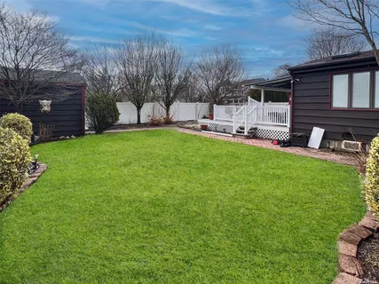 $615,000 | 9 Reinhart Court, Melville, NY 11747