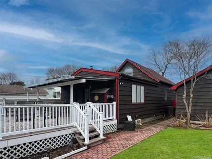 $615,000 | 9 Reinhart Court, Melville, NY 11747