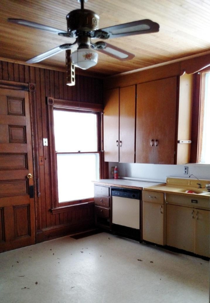Kitchen (c)