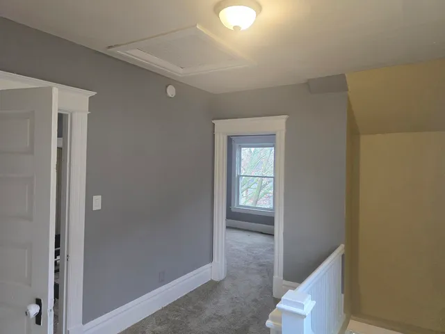 a view of entryway with window